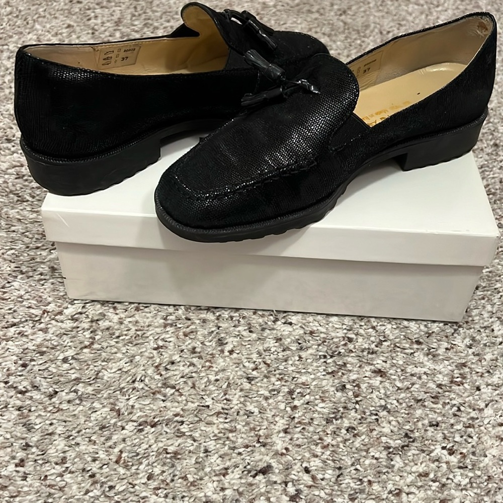 Black softlack taupe shoes. Great condition. Made in Italy. Size 37. Very comfy